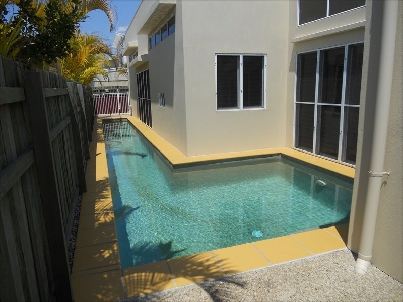 10 Mauritius Crescent, Kawana Island QLD 4575