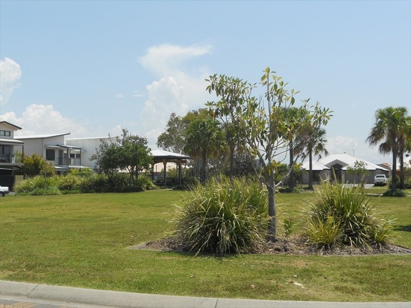 10 Mauritius Crescent, Kawana Island QLD 4575