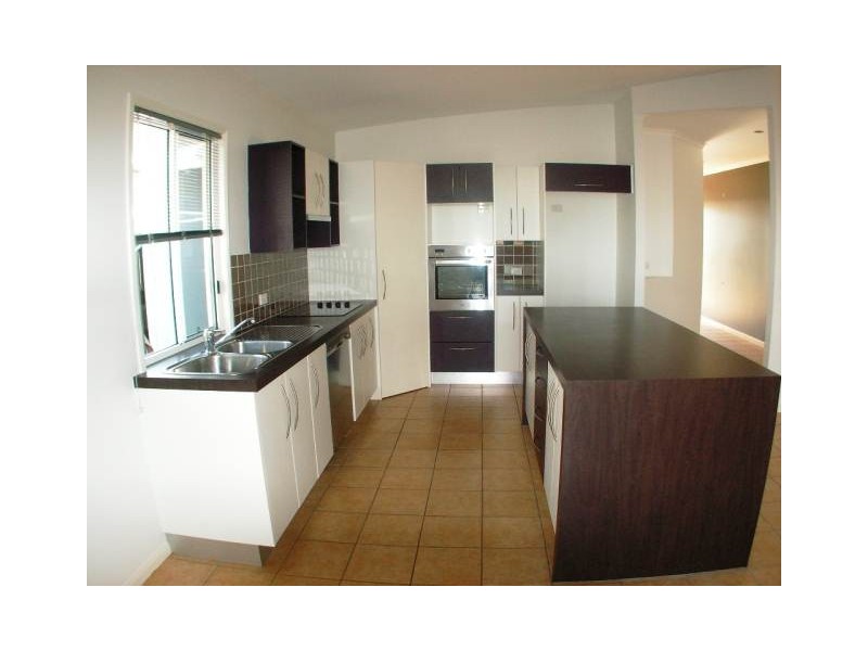 6 Flores Street, Kawana Island QLD 4575