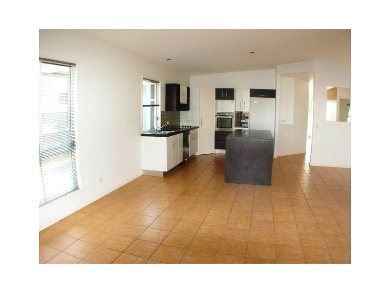 6 Flores Street, Kawana Island QLD 4575