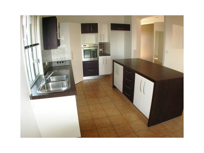 6 Flores Street, Kawana Island QLD 4575