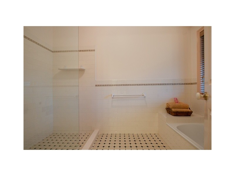 15 Karawatha Drive, Mountain Creek QLD 4557