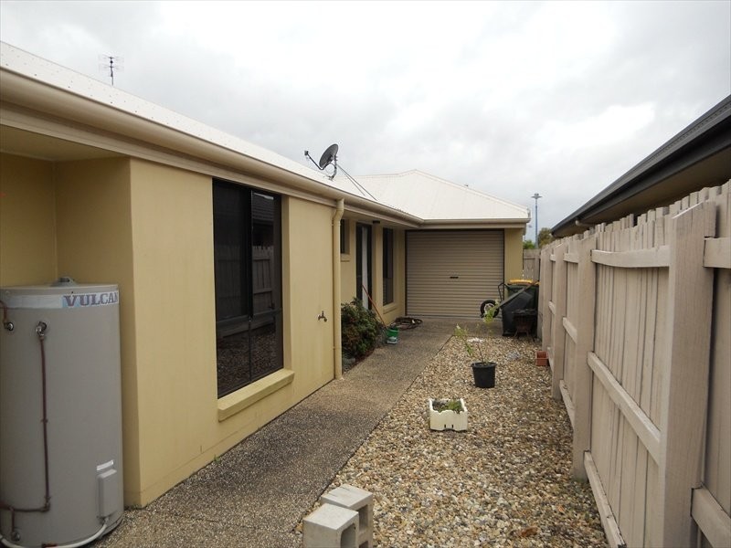 20 Maldives Place, Kawana Island QLD 4575