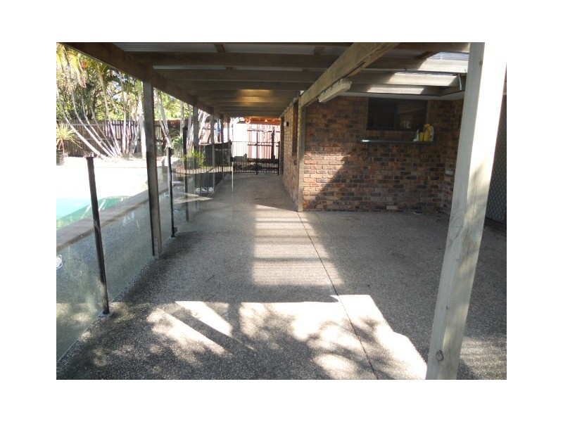 18 Lurnea Cres, Mountain Creek QLD 4557