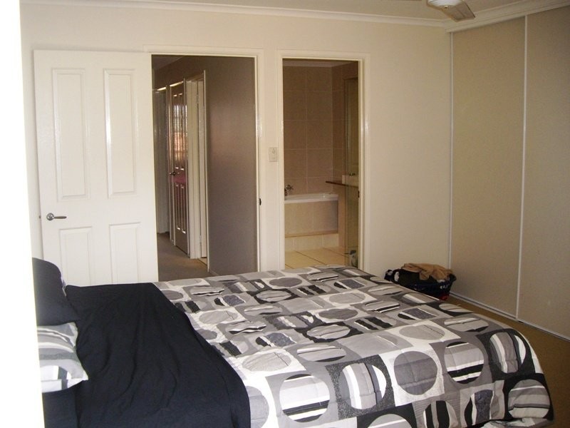 2/32 Kalinda Avenue, Mooloolaba QLD 4557