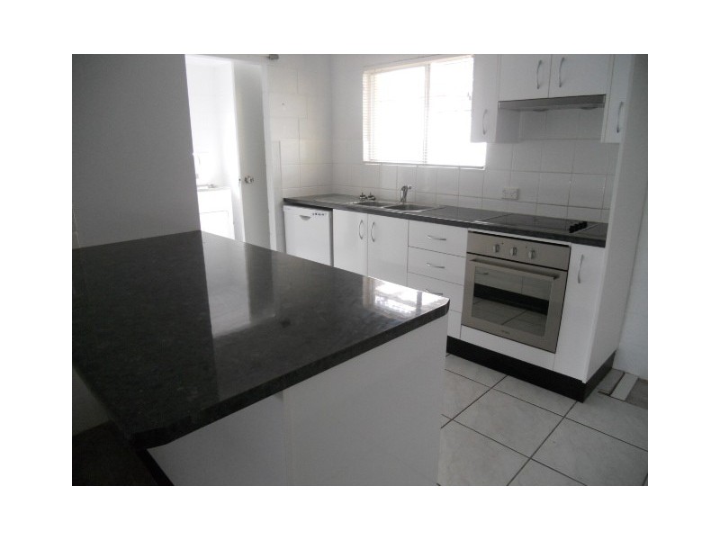 37 Lawrence St, Mooloolaba QLD 4557