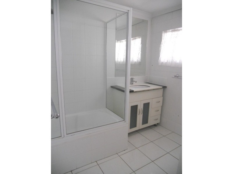 37 Lawrence St, Mooloolaba QLD 4557