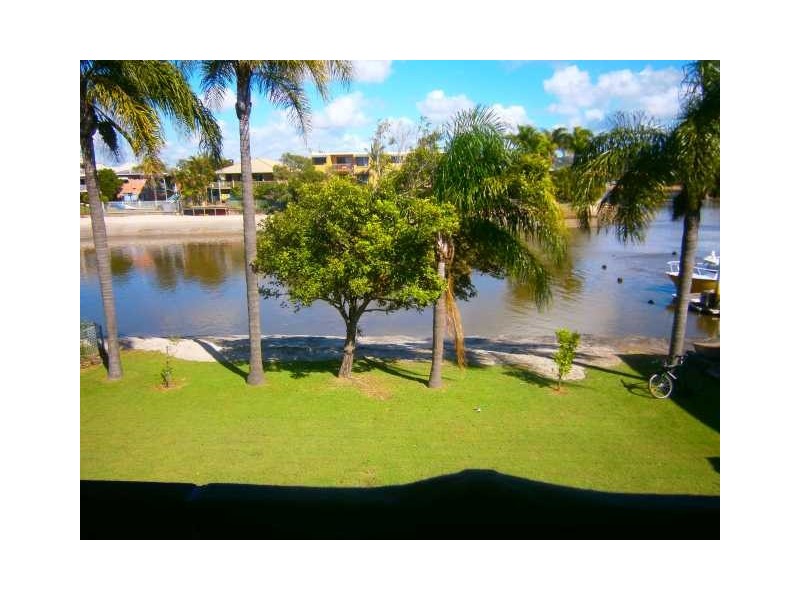 4/11 Goonawarra Drive, Mooloolaba QLD 4557