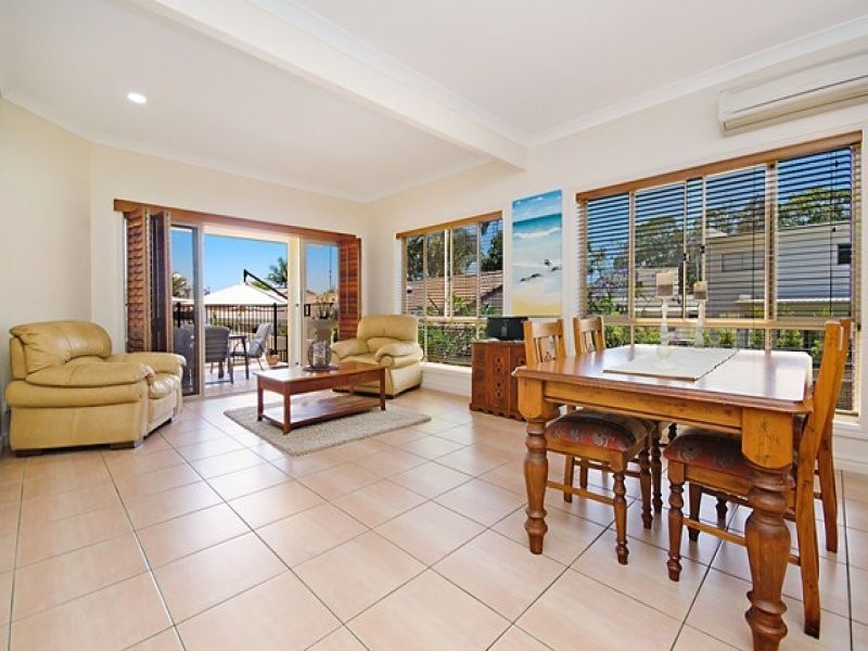9 Camfield Street, Alexandra Headland QLD 4572