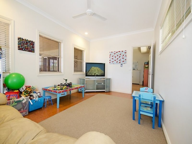 9 Camfield Street, Alexandra Headland QLD 4572