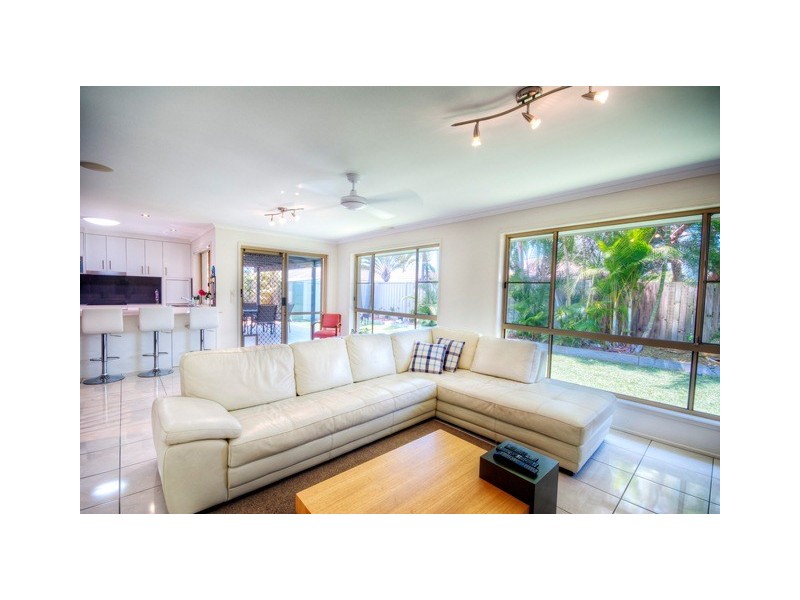 17 Kensington Drive, Minyama QLD 4575