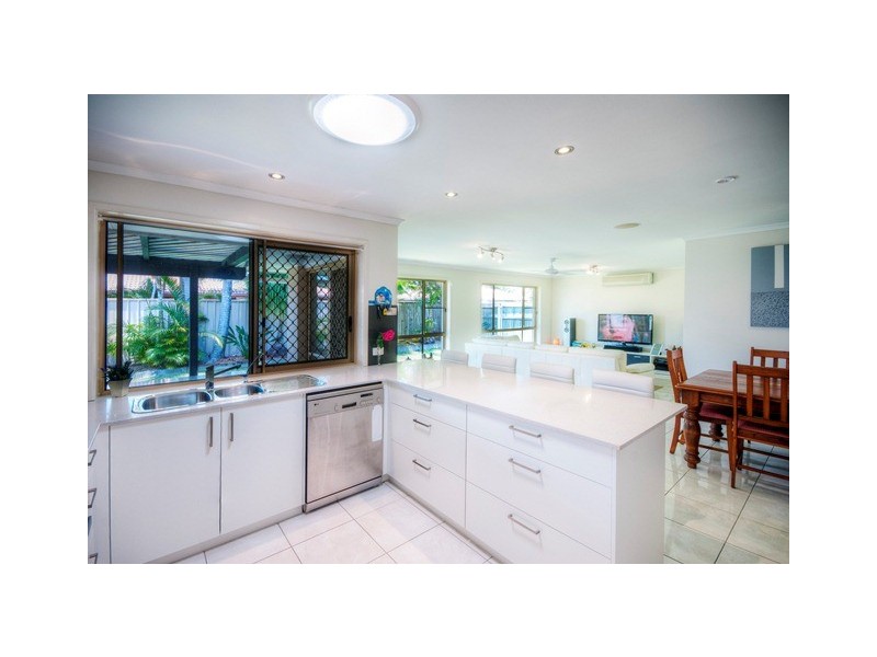 17 Kensington Drive, Minyama QLD 4575