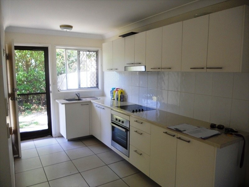 2/6 Goonawarra Drive, Mooloolaba QLD 4557