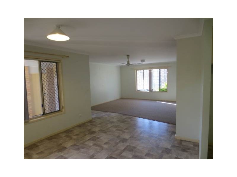 1/107 Goonawarra Drive, Mooloolaba QLD 4557