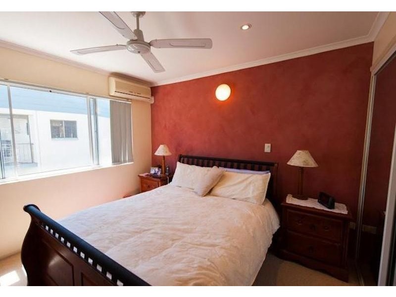 Unit 6 / 35 Bradman Avenue, Maroochydore QLD 4558