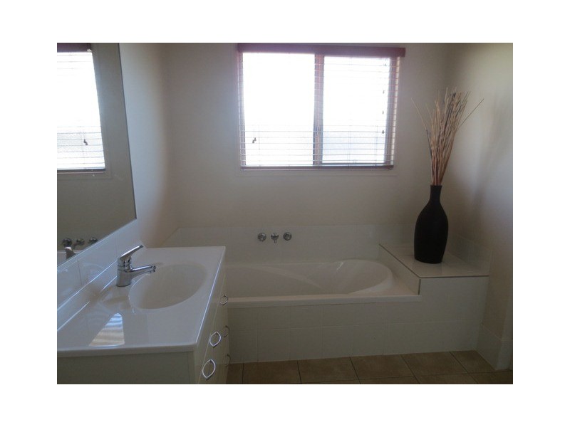 1/4 Ridge Rd, Maroochydore QLD 4558