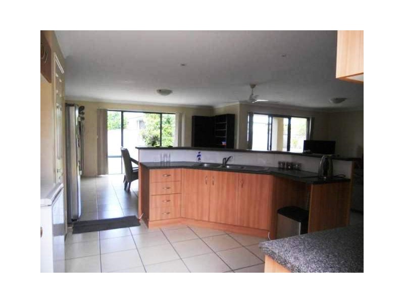 18 Maui Court, Kawana Island QLD 4575
