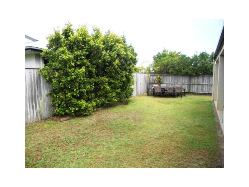 18 Maui Court, Kawana Island QLD 4575
