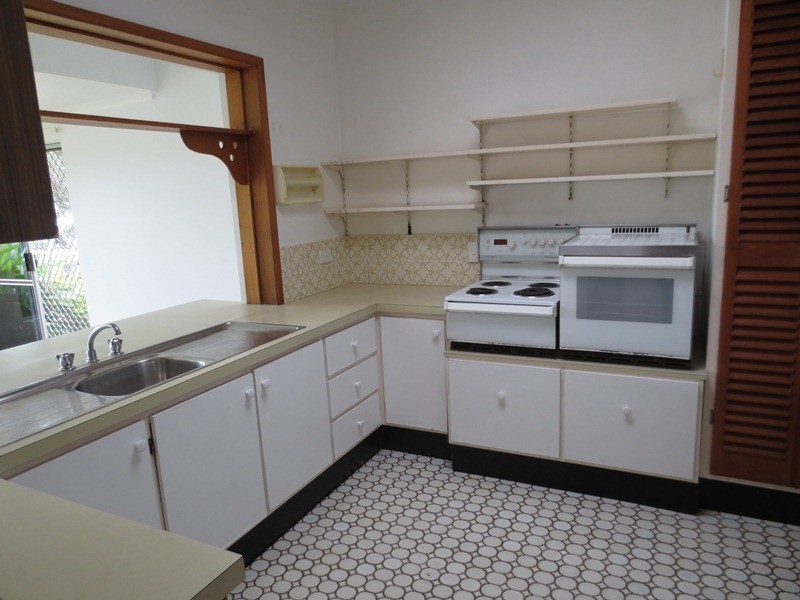 17 Elanora Avenue, Mooloolaba QLD 4557