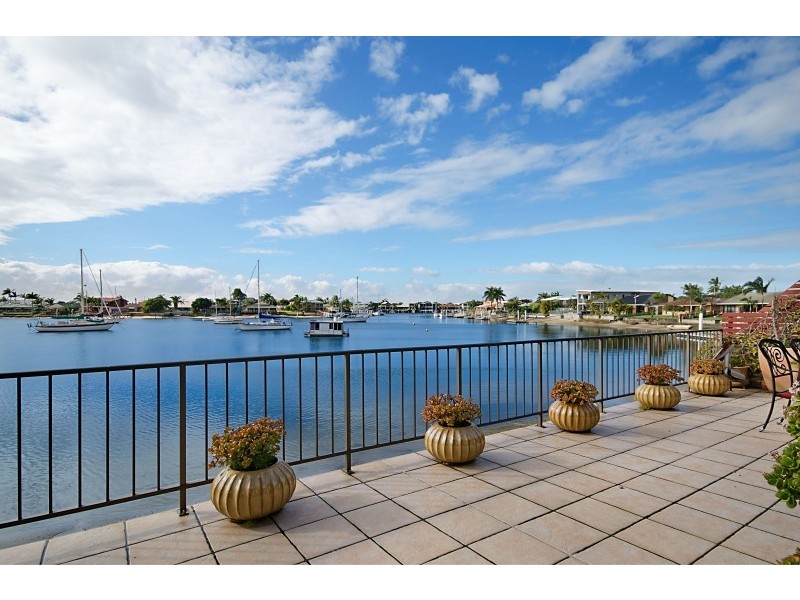 2/11 Carinya St, Mooloolaba QLD 4557