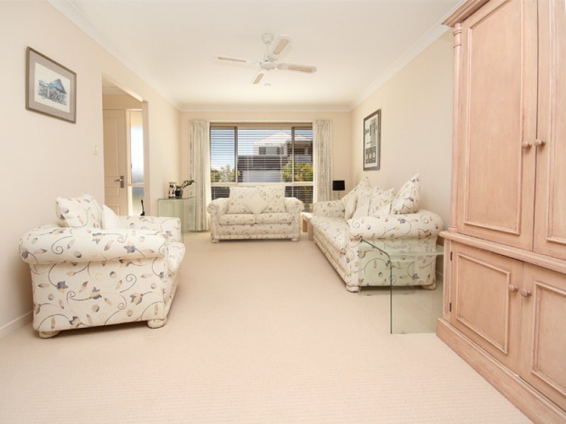 9 Dominica Pl, Kawana Island QLD 4575