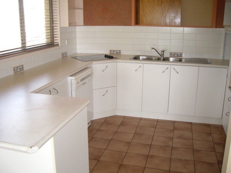 2 Tantula Road East, Alexandra Headland QLD 4572