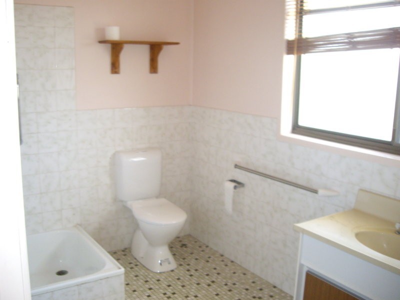 2 Tantula Road East, Alexandra Headland QLD 4572