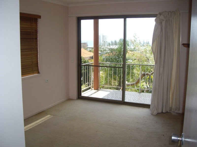 2 Tantula Road East, Alexandra Headland QLD 4572