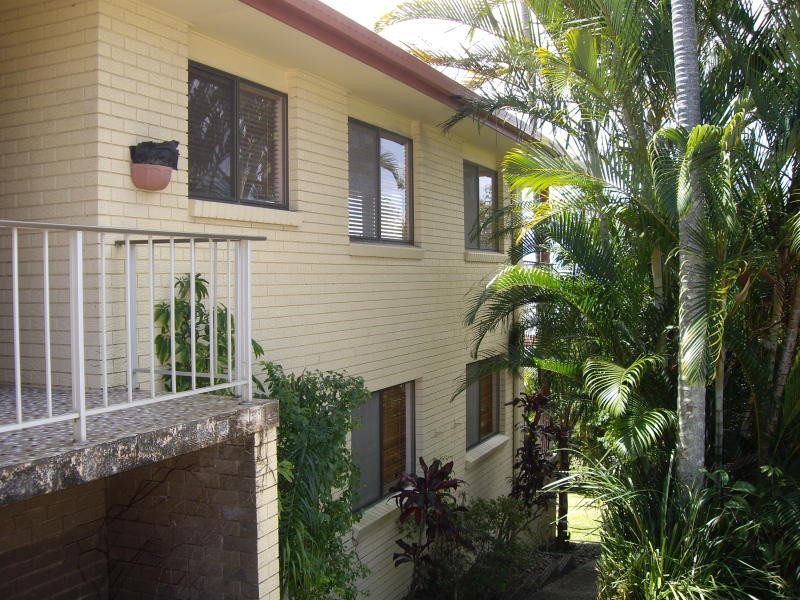 2 Tantula Road East, Alexandra Headland QLD 4572