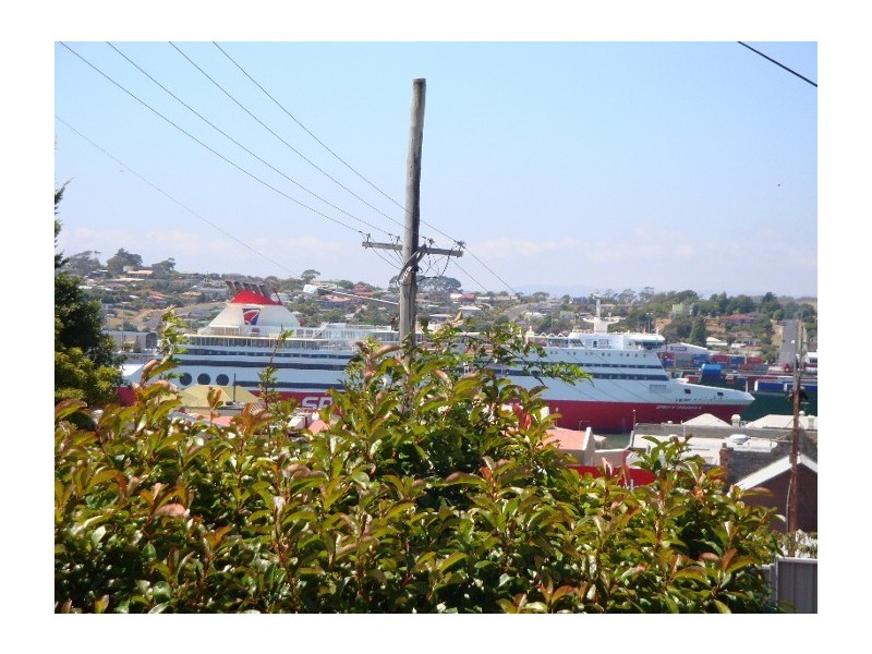 2/8 Fenton Street, Devonport TAS 7310