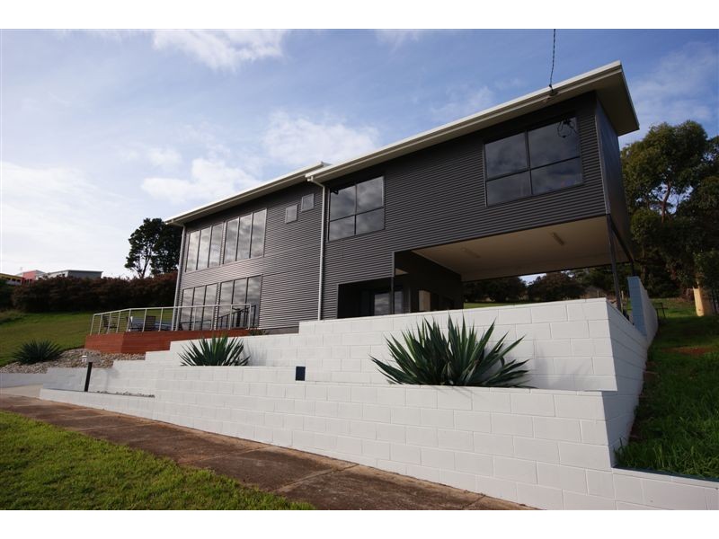 8 Riverview Avenue, East Devonport TAS 7310