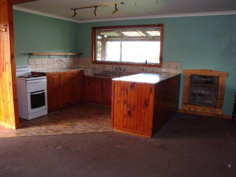 8 Regent Street, Wilmot TAS 7310