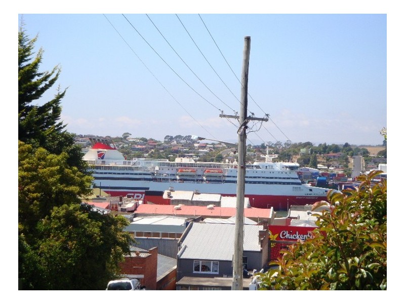 2/8 Fenton Street, Devonport TAS 7310