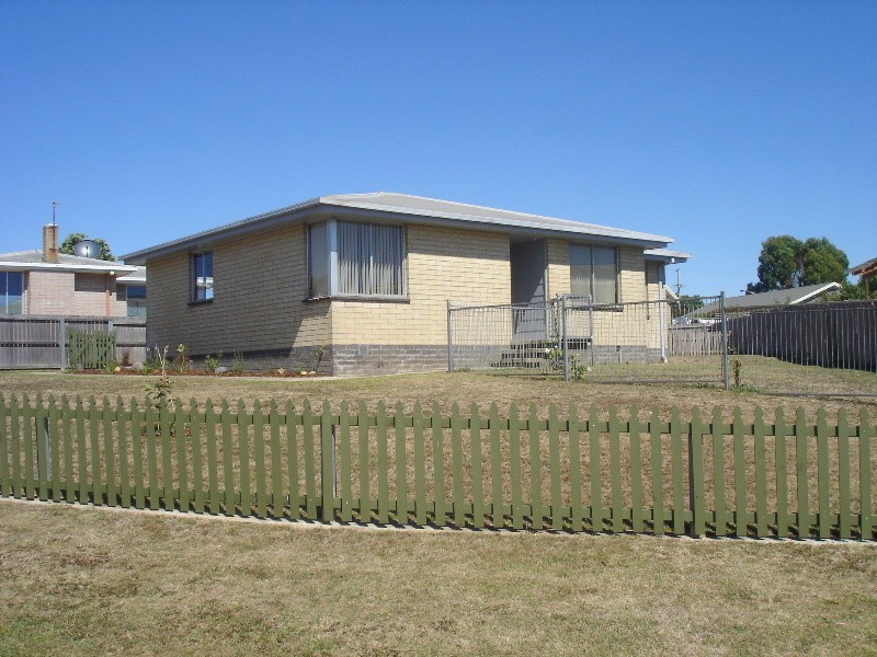 18 Loane Avenue, East Devonport TAS 7310