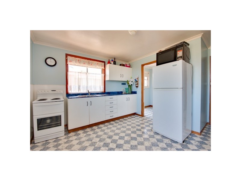 18 Loane Avenue, East Devonport TAS 7310