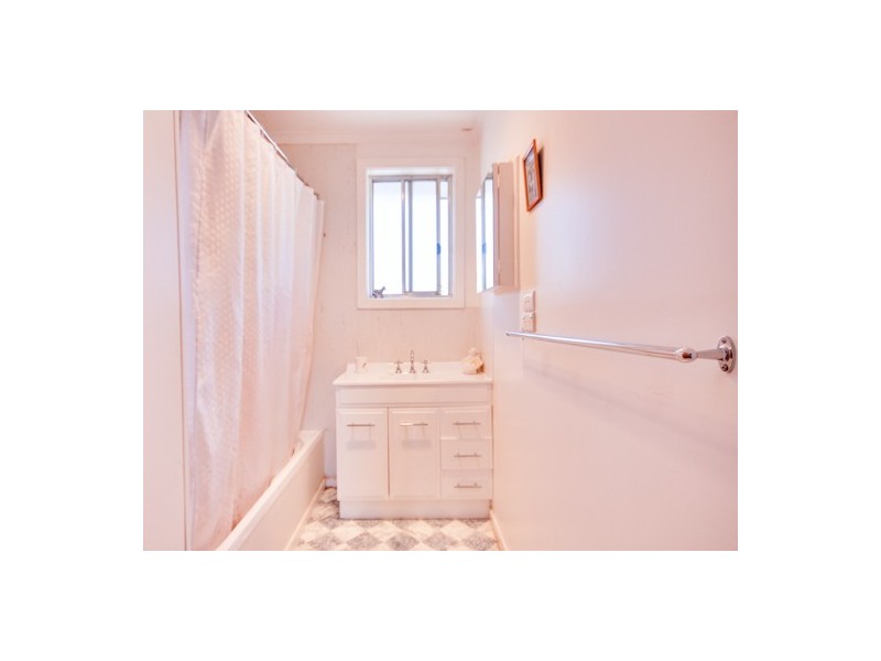 18 Loane Avenue, East Devonport TAS 7310