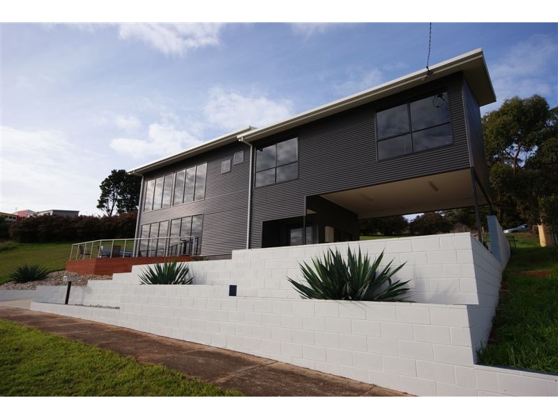 8 Riverview Avenue, East Devonport TAS 7310