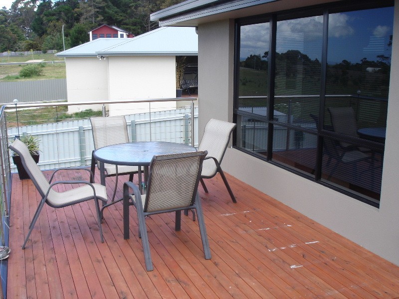 8 McCall Terrace, Devonport TAS 7310
