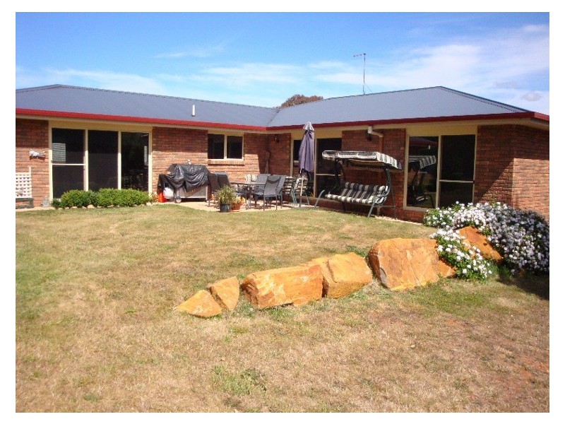 92 Hillcrest  Road, Devonport TAS 7310