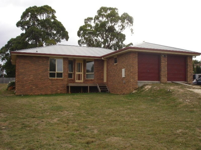 92 Hillcrest  Road, Devonport TAS 7310
