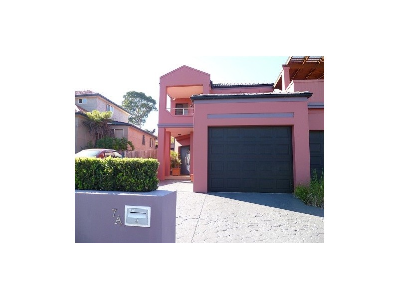 7a Drysdale Avenue, Picnic Point NSW 2213