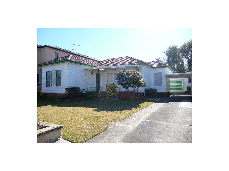 4 Donald Street,, Picnic Point NSW 2213