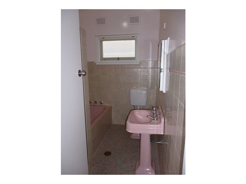 4 Donald Street,, Picnic Point NSW 2213