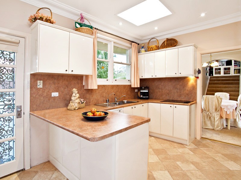 9 Karen Avenue, Picnic Point NSW 2213