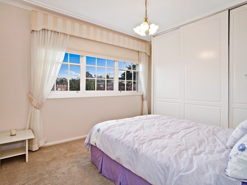 9 Karen Avenue, Picnic Point NSW 2213