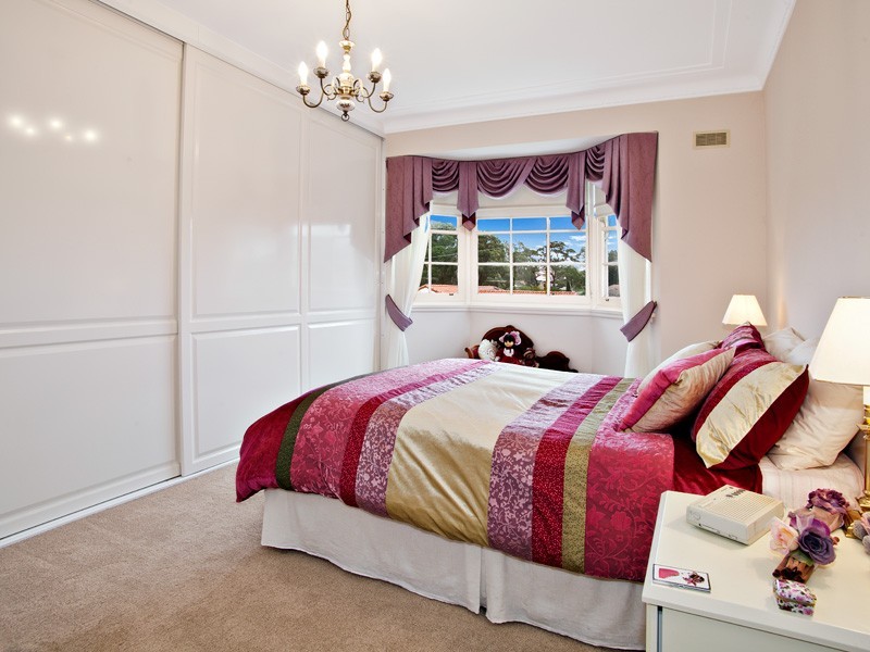 9 Karen Avenue, Picnic Point NSW 2213