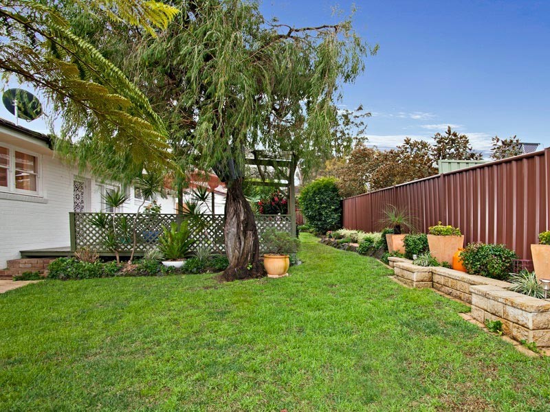 9 Karen Avenue, Picnic Point NSW 2213