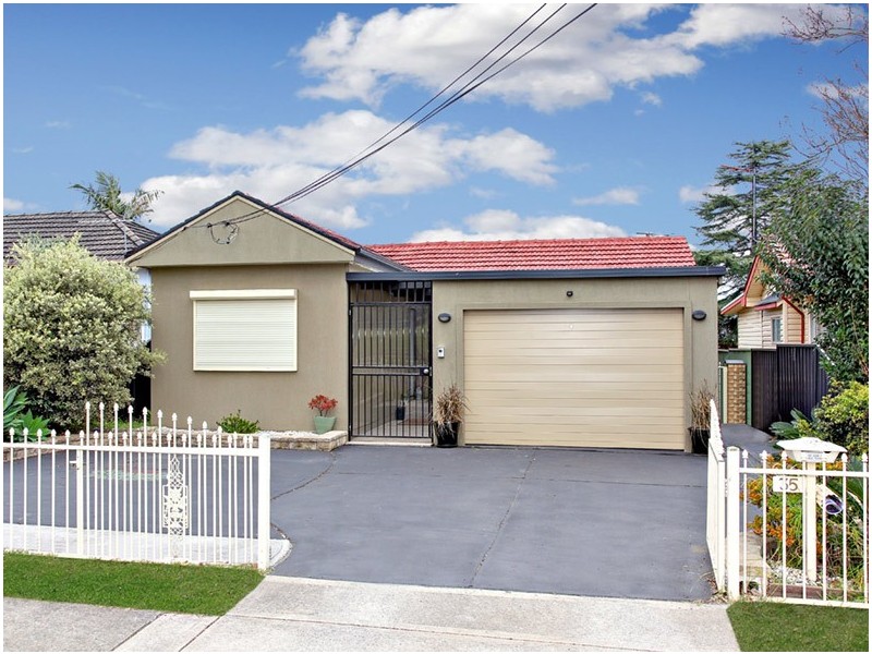 35 Lehn Road, East Hills NSW 2213