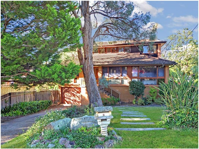 9 Samoa Avenue, Picnic Point NSW 2213