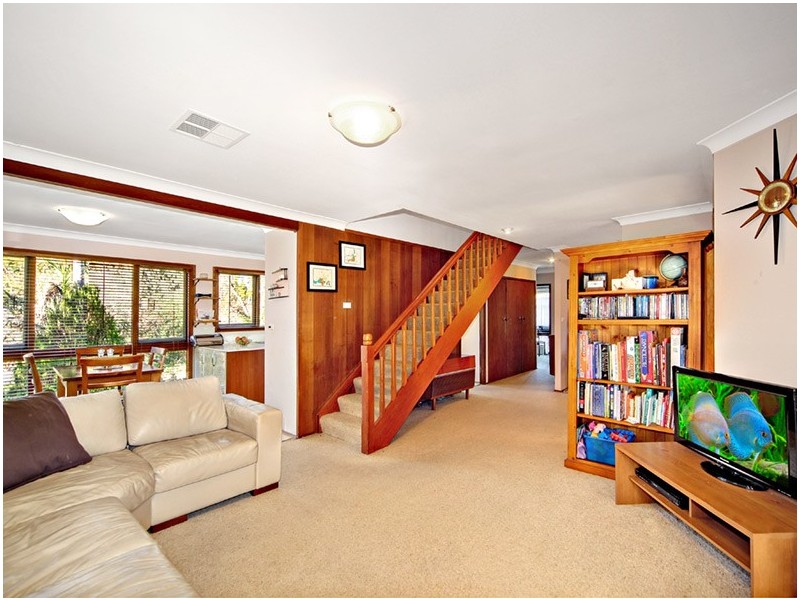 9 Samoa Avenue, Picnic Point NSW 2213